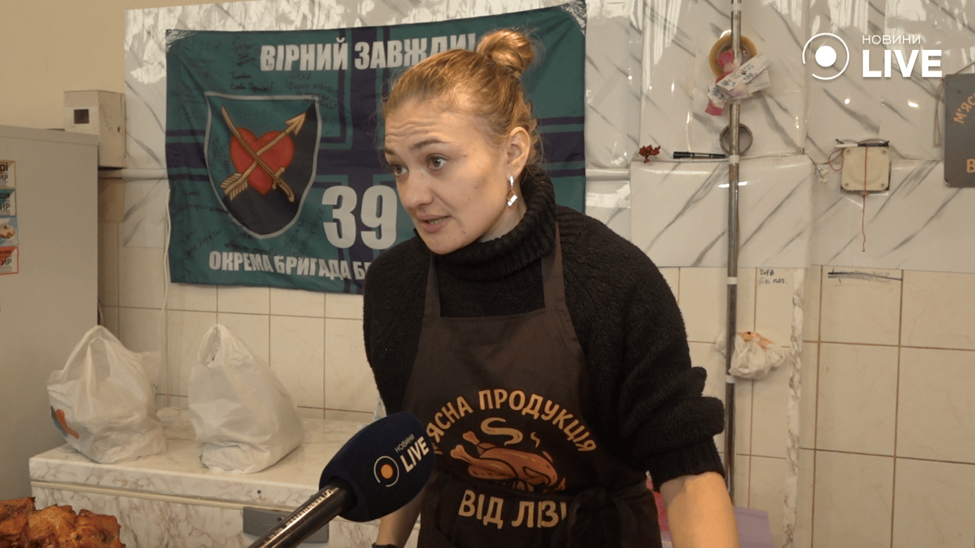 продавчиня Яна