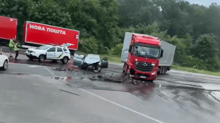 Во Львовской области женщина погибла в результате ДТП с участием легкового авто и грузовика - 285x160