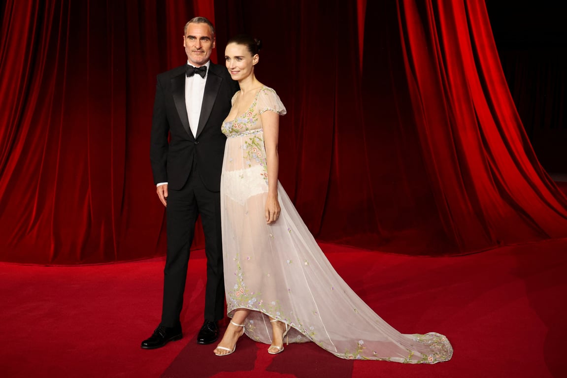 Гоакін Фенікс вийшов на публіку із коханою