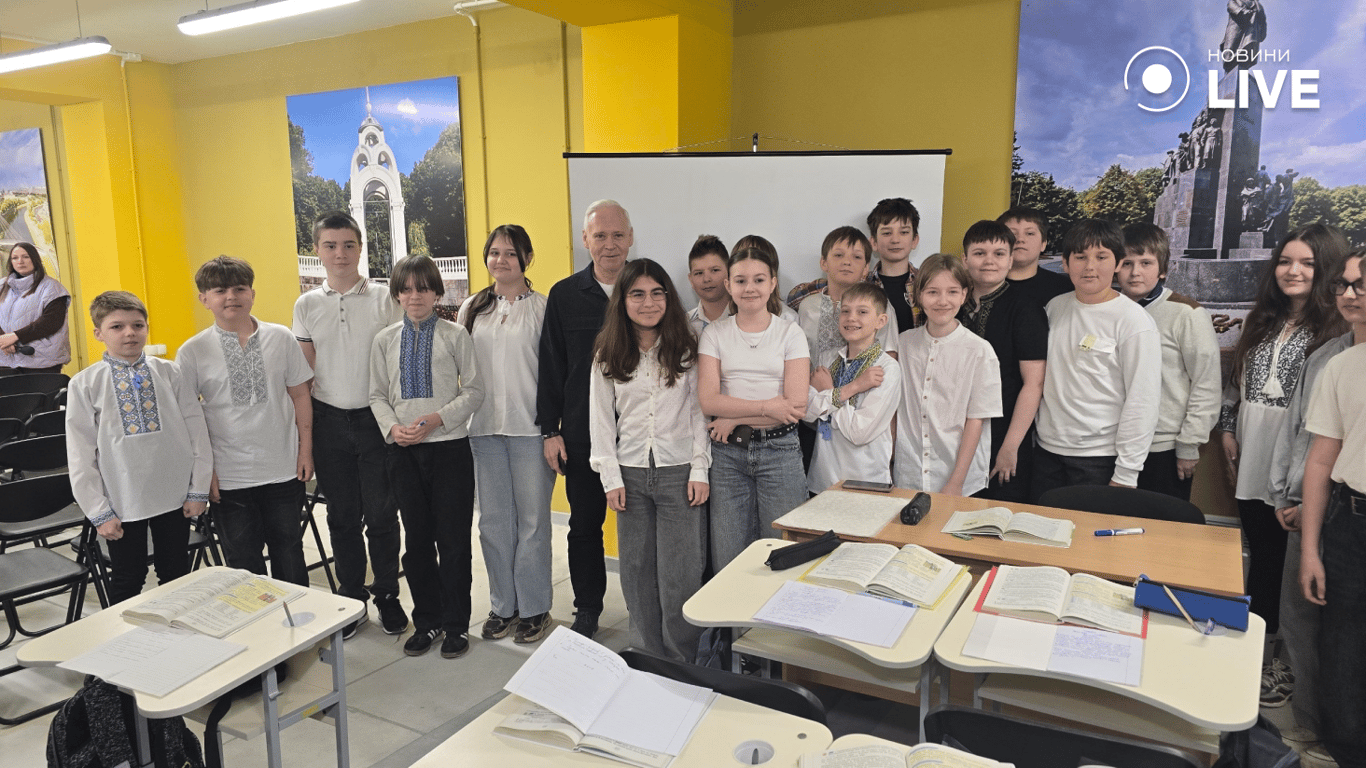 Діти у підземній школі Харкова
