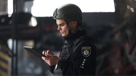 У Києві перевіряють поліцейського, що штовхнув велосипедиста під авто - 290x166