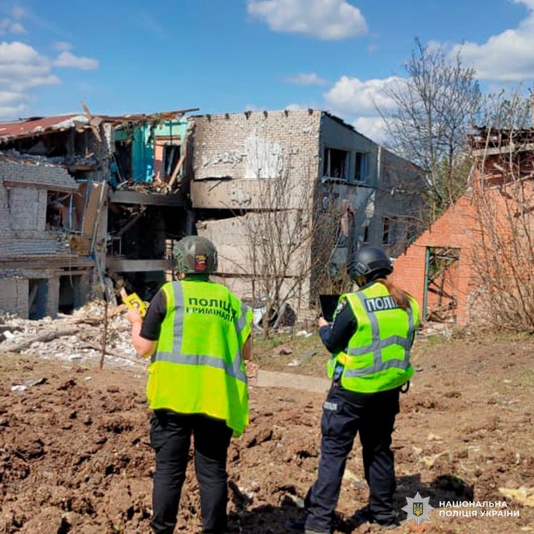 Поліція на місці влучань у Південному: фіксують докази воєнного злочину