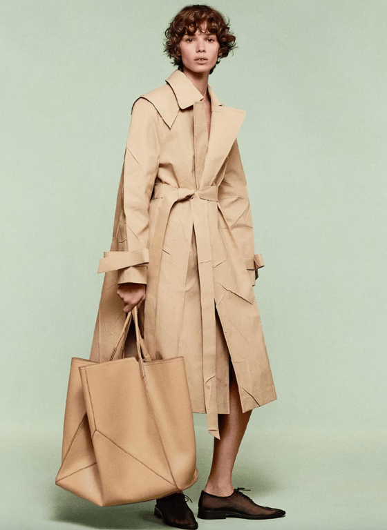 Вікторія Бекхем пропонує своє бачення тренчу