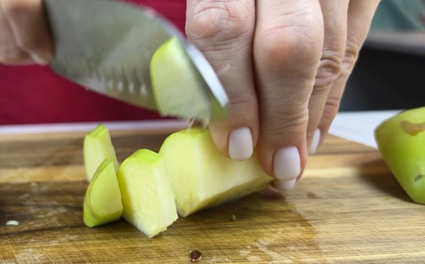 Куряча печінка з яблуками в банках у духовці - як готувати