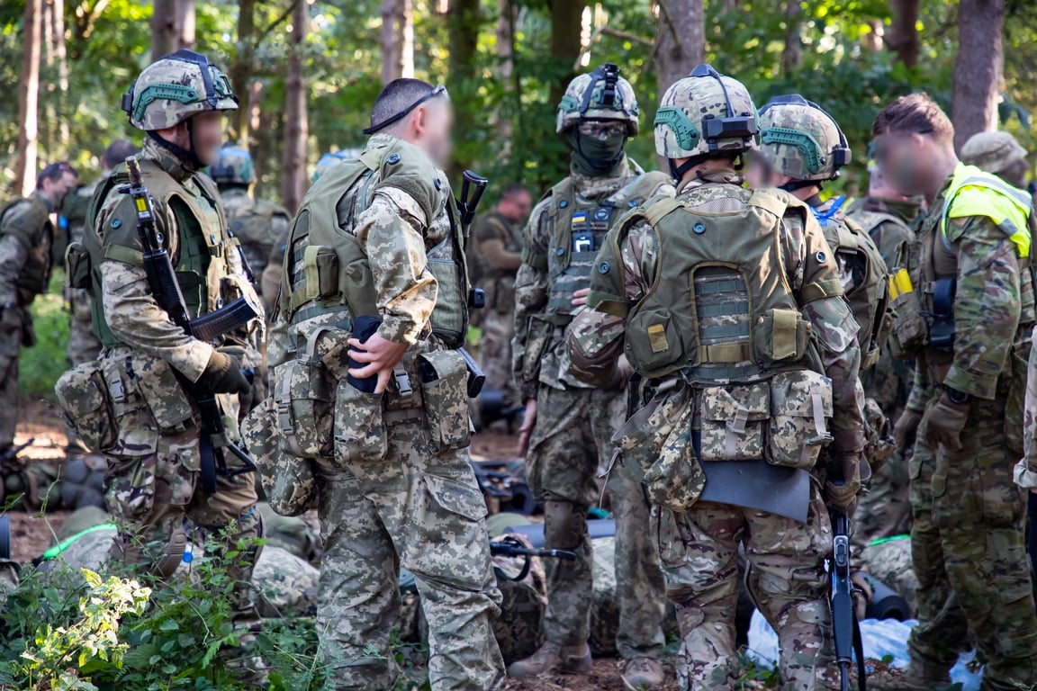 Будущие военные командиры ВСУ проходят обучение в Британии у квалифицированных инструкторов — фото - фото 5