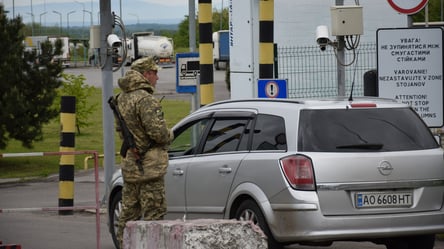 Авто та автобуси стоять в заторах — черги на кордоні України - 285x160