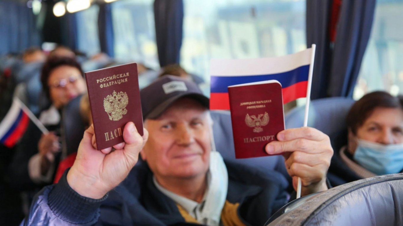 Лівий берег Херсонщини: ворог проводить паспортизацію населення
