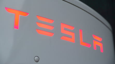 Tesla отзывает тысячи автомобилей из-за плохо затянутых болтов: подробности - 285x160