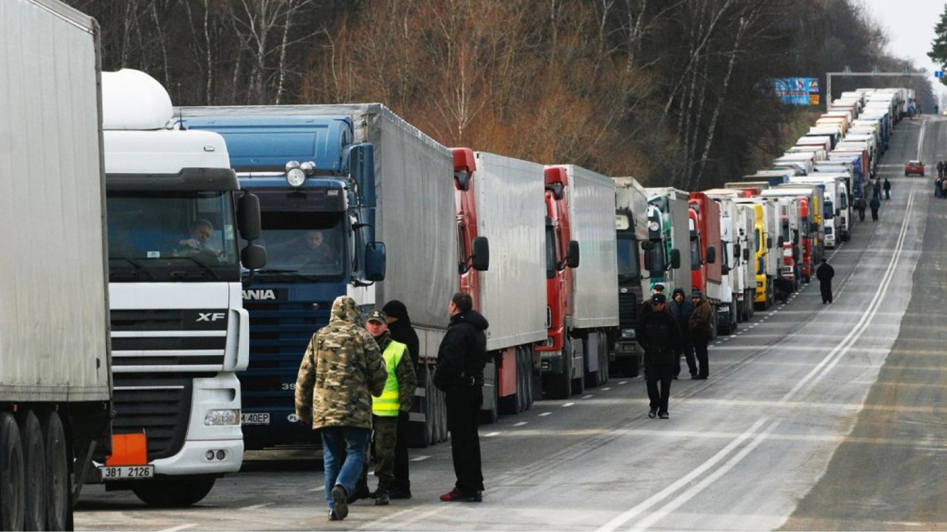 Корупція в Україні — СБУ викрила схему видачі дозволів на вантажоперевезення у ЄС
