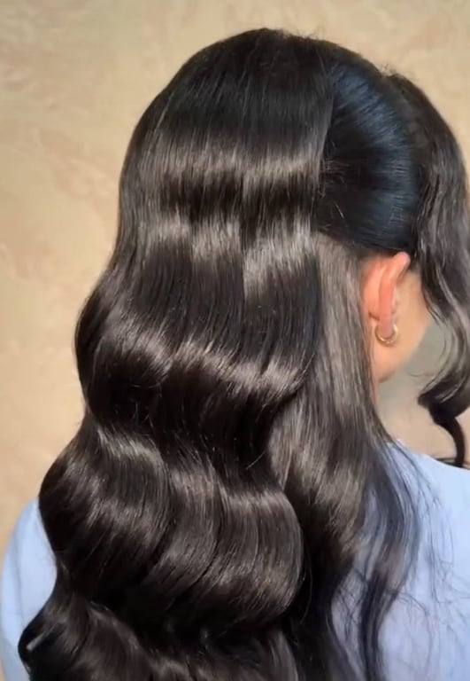 Three proven haircuts that suit wavy hair