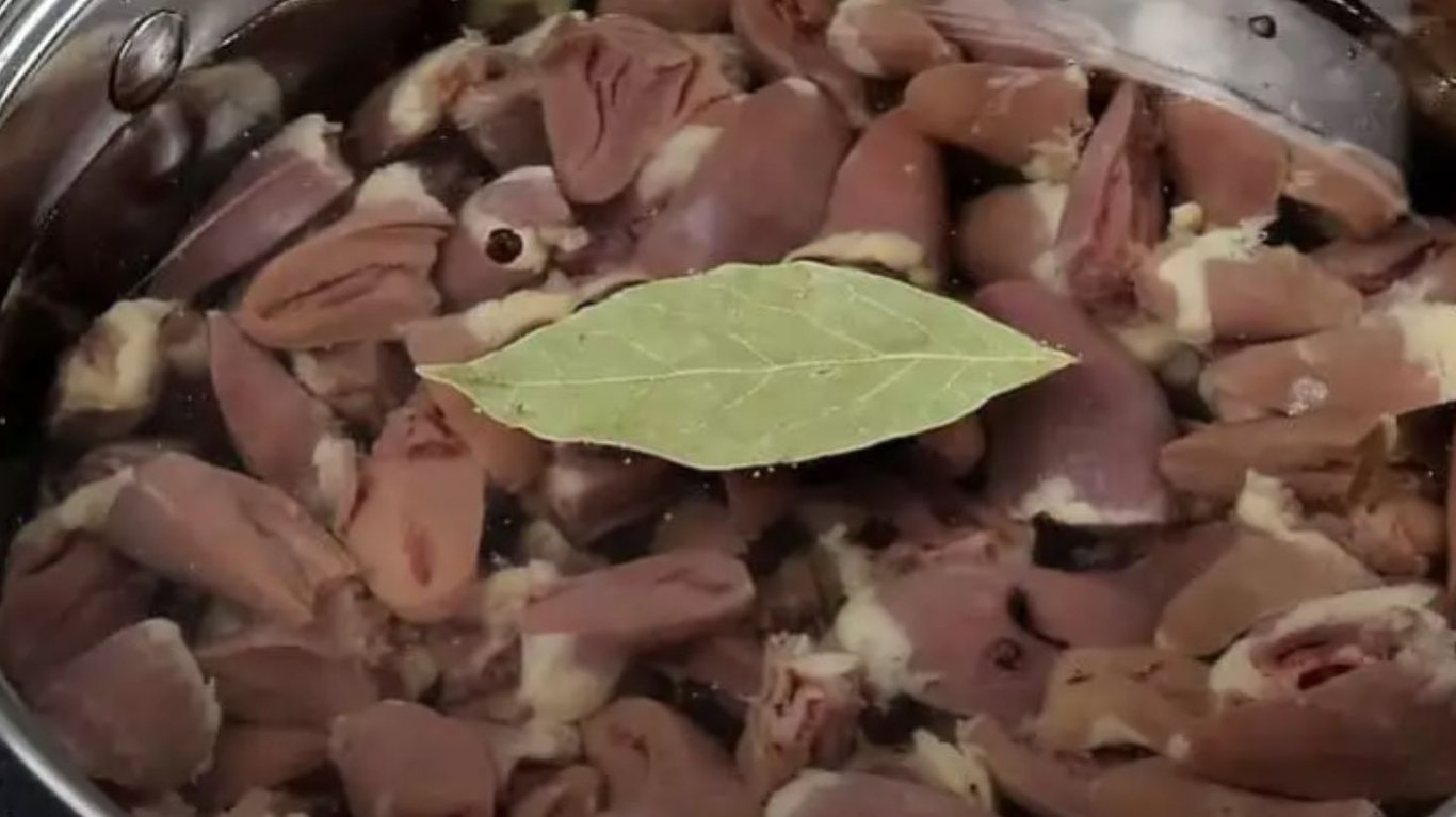 скільки часу варити курячі сердечка для салата 