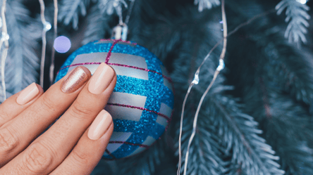 Яркие идеи праздничного маникюра на Рождество и Новый год - 285x160