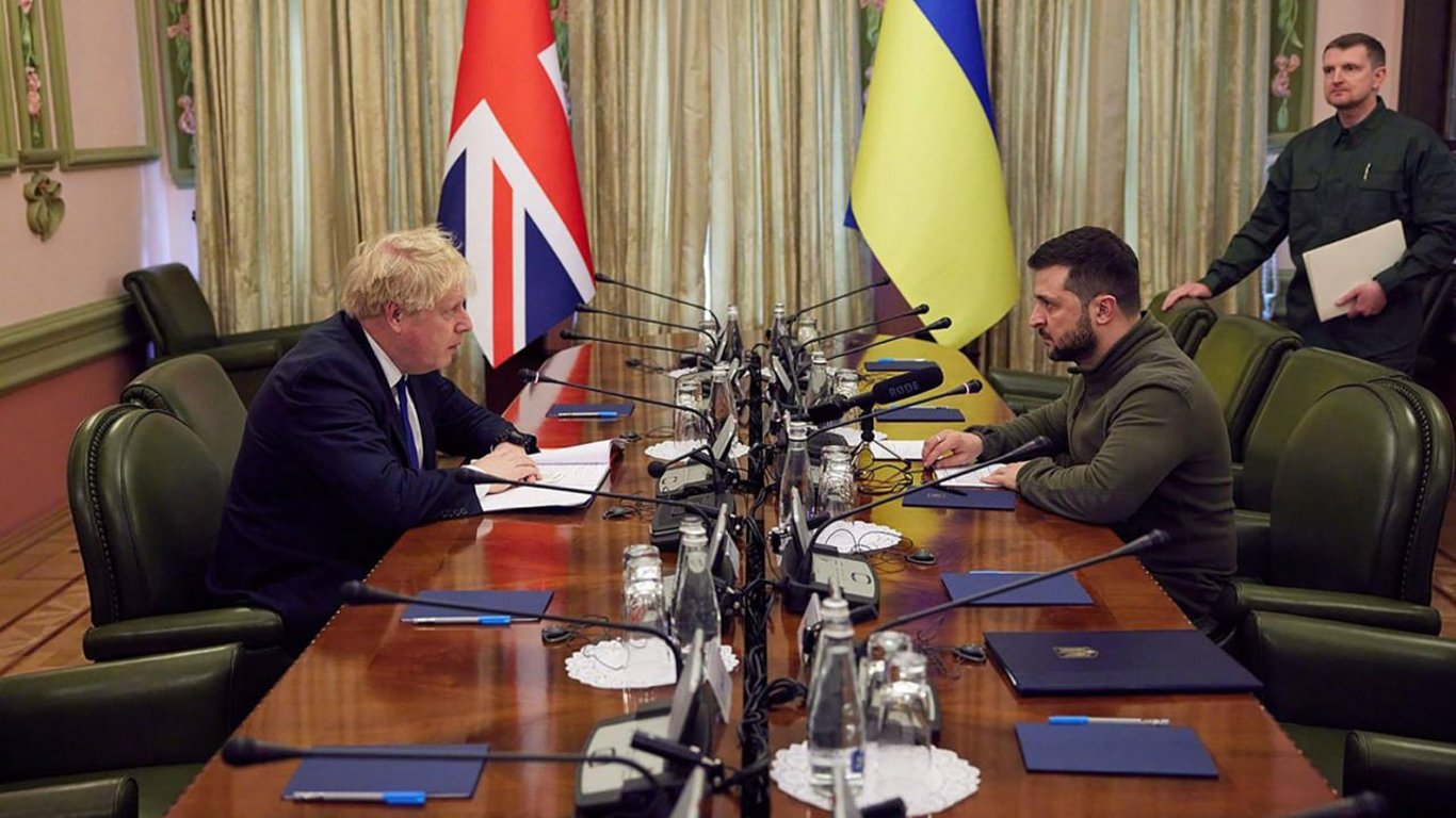 Кремль звинуватив Бориса Джонсона у зриві мирної угоди України та РФ — політик відреагував