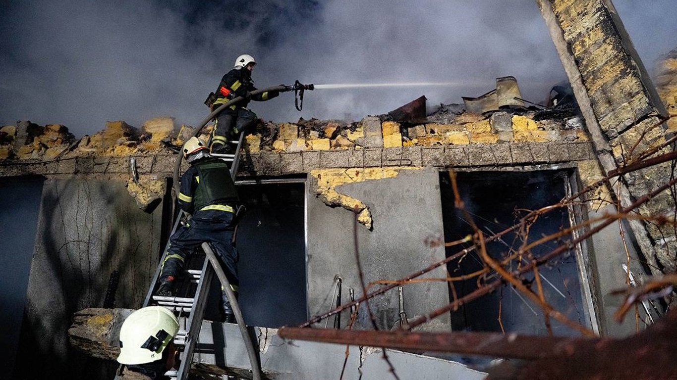 В ГСЧС показали разрушительные последствия вражеской атаки в Одессе