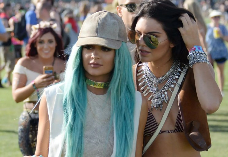 Змінила стиль — Кайлі Дженнер помітили із новим кольором волосся - фото 4