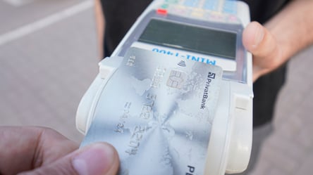 Гроші на шопінг: хто з клієнтів ПриватБанку отримає 200 грн - 290x160