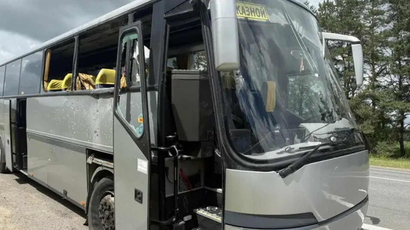 РФ заявила про удар по автобусу з дітьми: в Україні відповіли і спростували провокацію