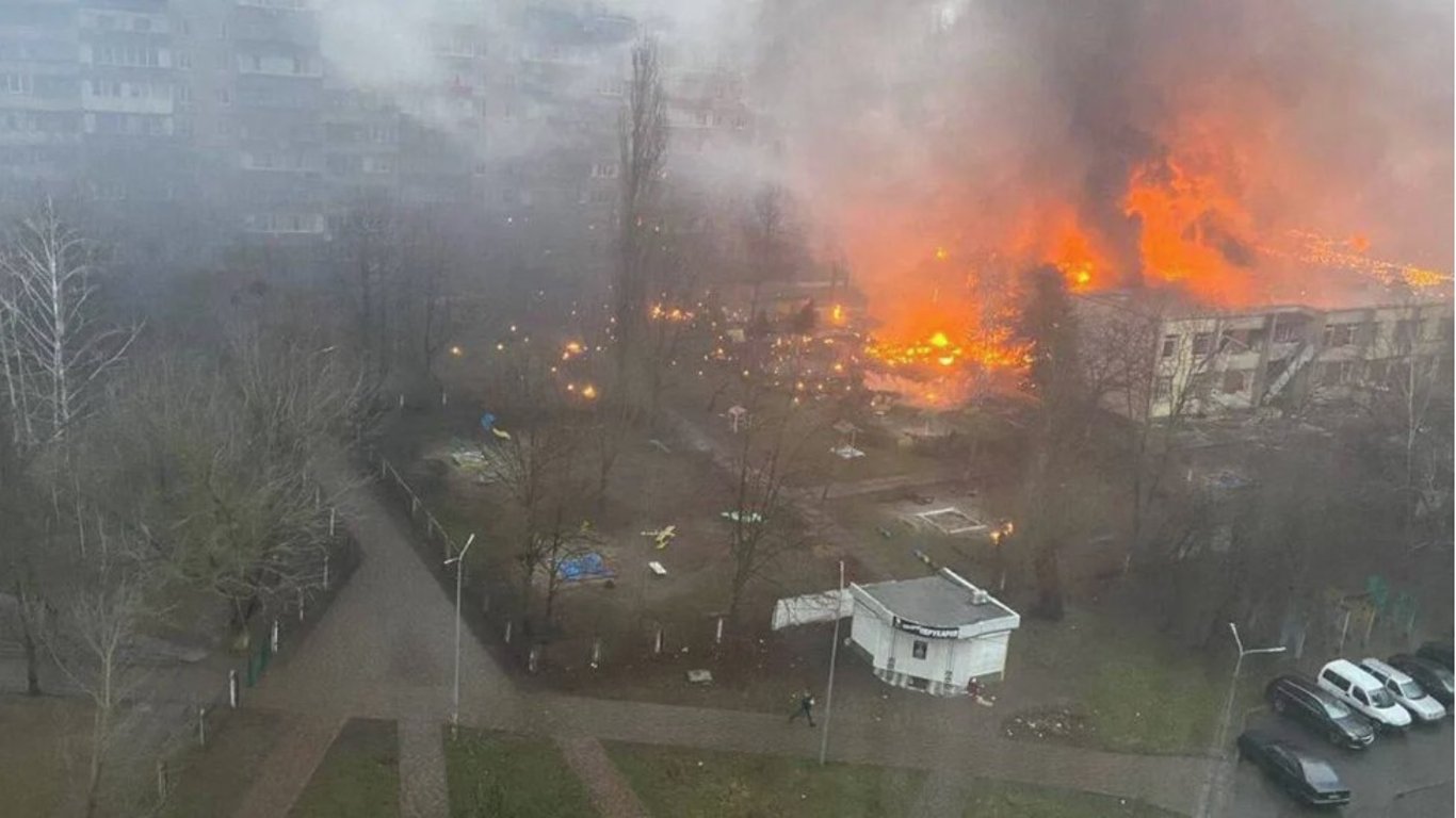 У Броварах прогримів вибух: біля дитячого садка впав вертоліт