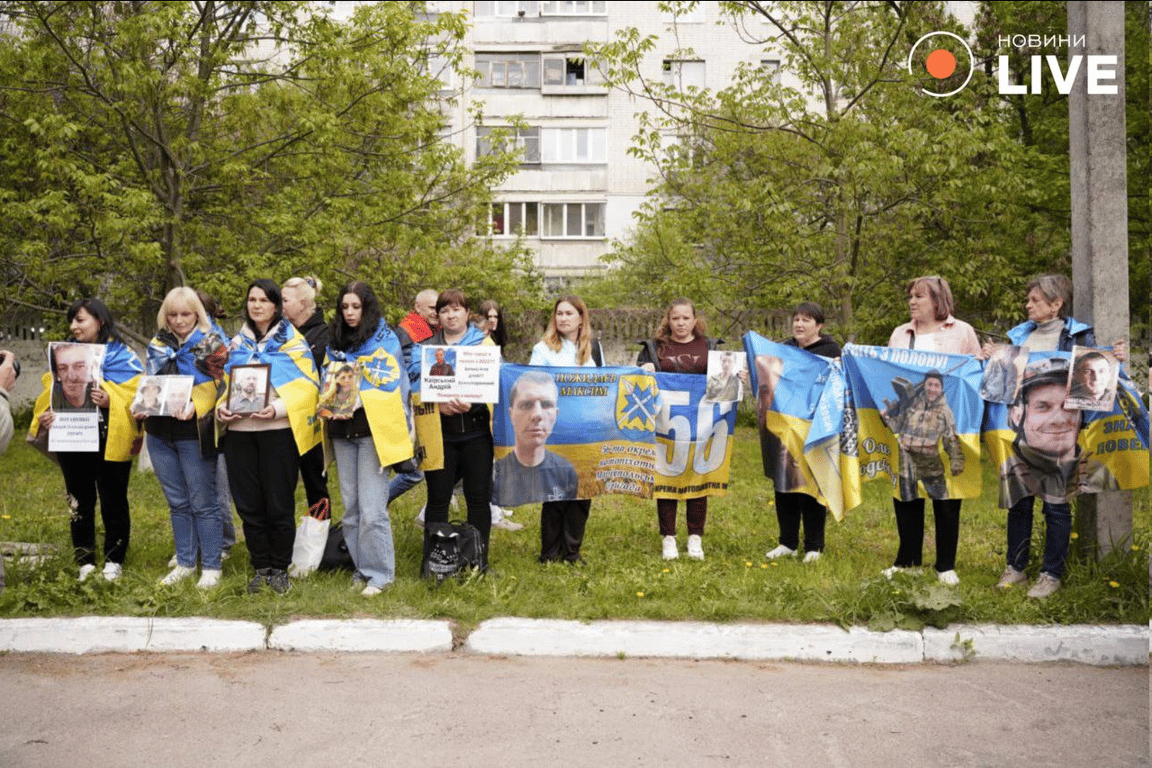 Обмін військовополоненими — як родичі зустрічали бійців - фото 1
