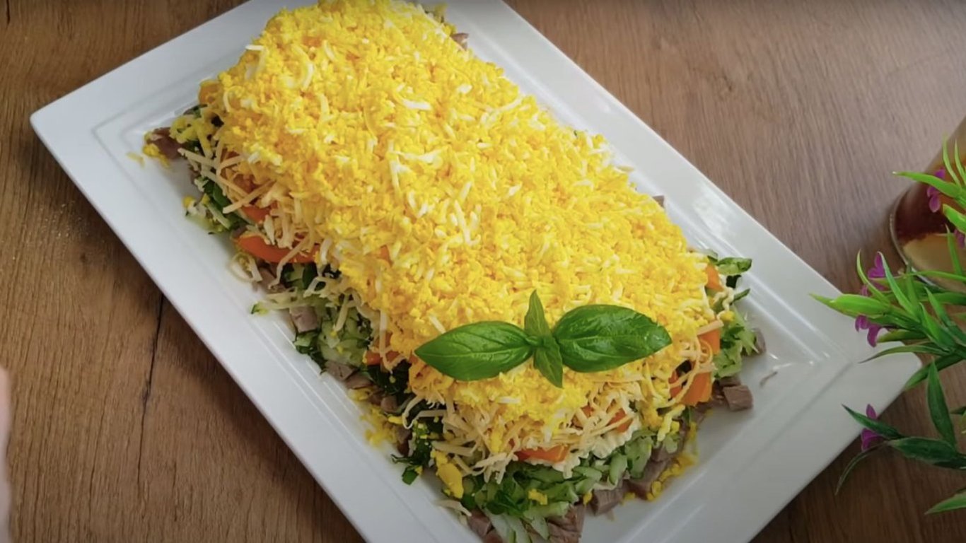 Красивий і смачний салат на Новий рік — відео рецепт