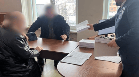 У Києві викрили посадовців Київзеленбуду, які розтратили 1 млн - 285x160