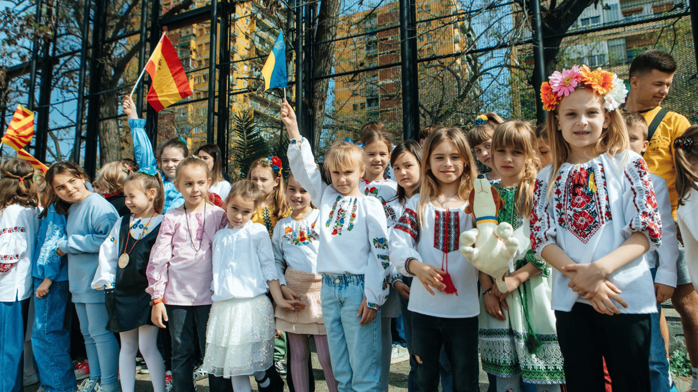 Україна планує відкрити філії ліцею Міжнародної української школи за кордоном
