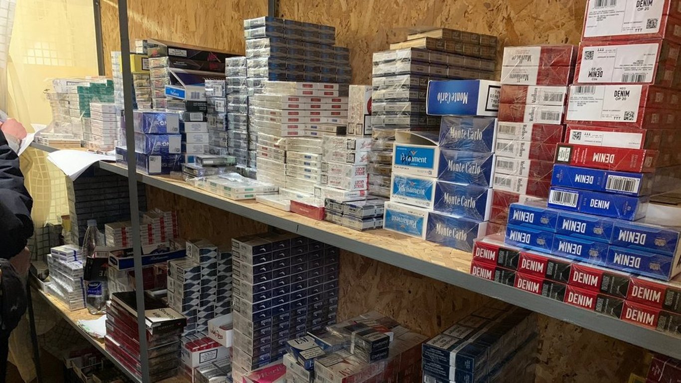 В Одесской области владелица магазина реализовала безакцизные сигареты несовершеннолетнему