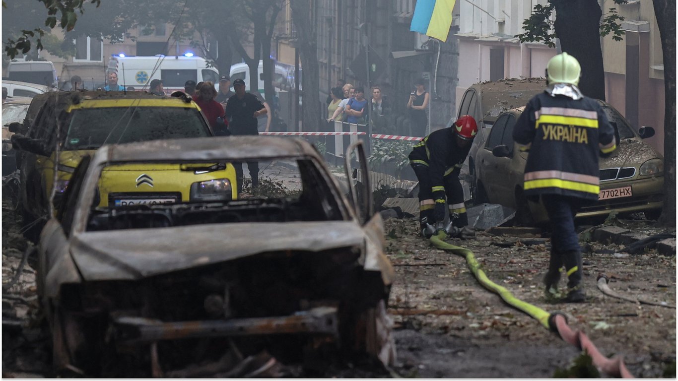 Обстріл Львова 4 вересня — з'явилось відео влучання у будинок