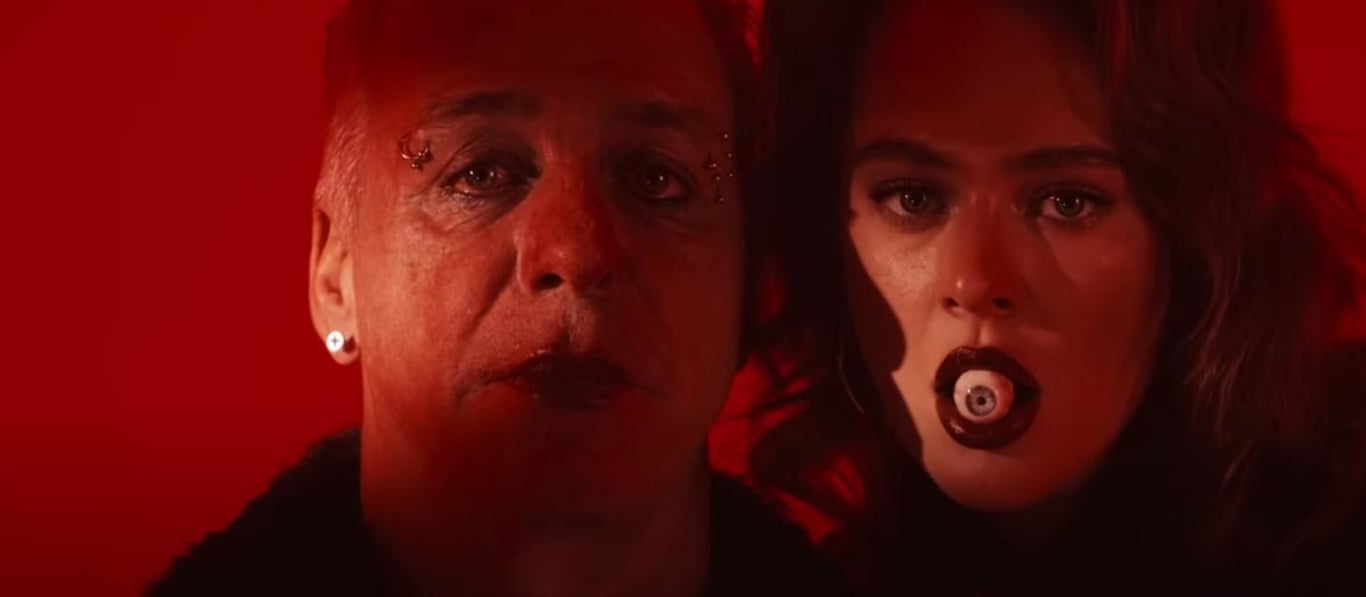 Музикант Тілль Ліндеманн у новому кліпі. Фото: youtube.com/