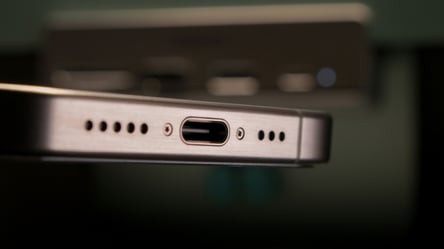 Як безпечно почистити роз'єм для зарядки смартфона вдома - 290x160