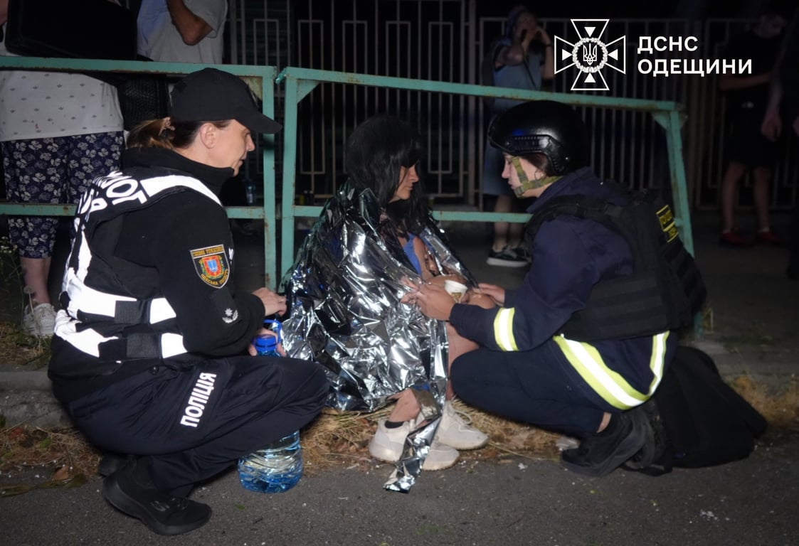 В Одесі через атаку РФ постраждалі і загибла — фото наслідків - фото 1