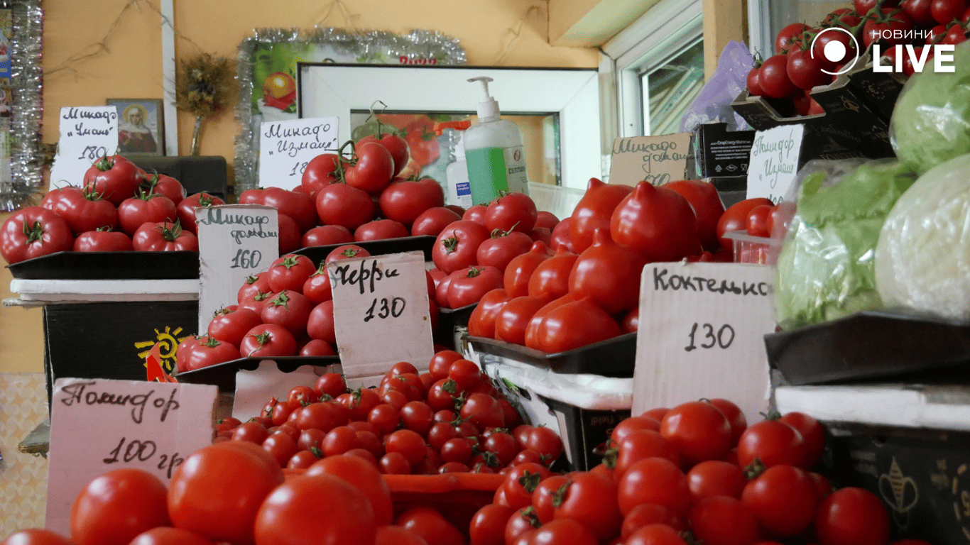 Овочі на прилавку