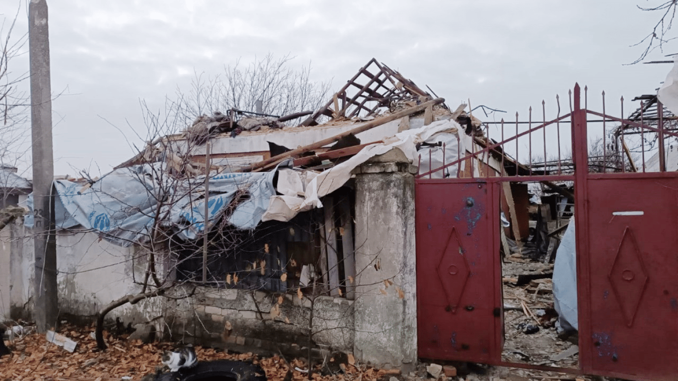 Через обстріл Херсонщини загинула жінка — в поліції показали наслідки удару