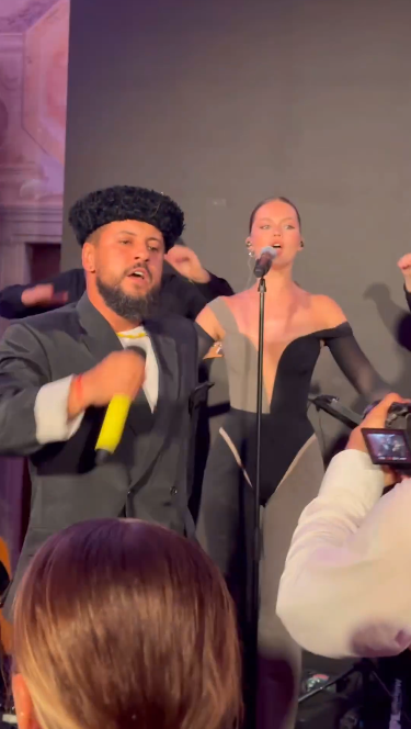 В команде Монатика прокомментировали его выступление на свадьбе, которую вел Максим Галкин - фото 1