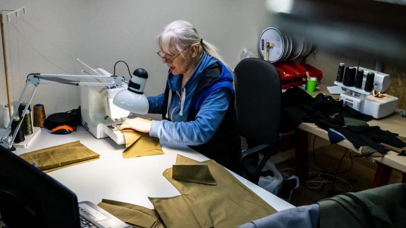 Работа для лиц I-III группы инвалидности: какие требования к зарплате и условиям