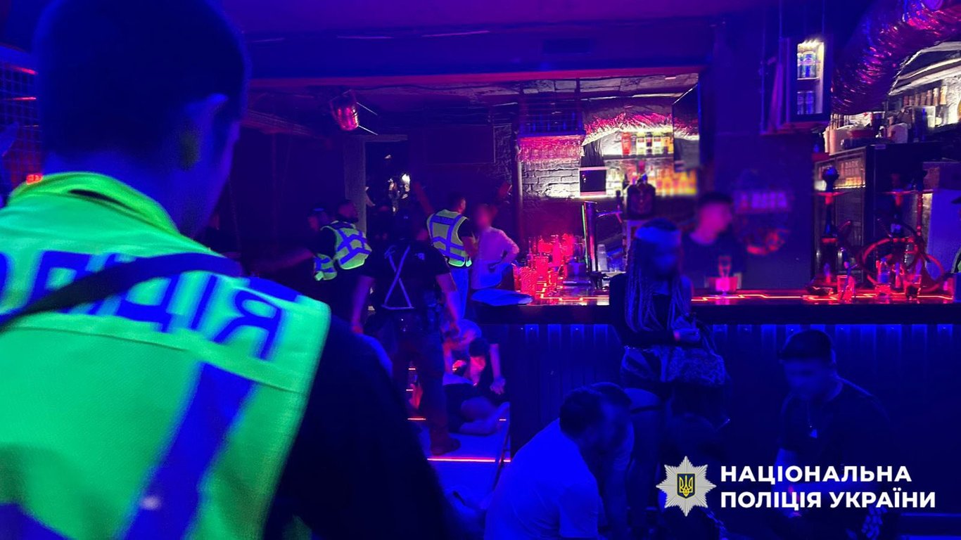 Вечірка в нічному клубі в День жалобі в Києві