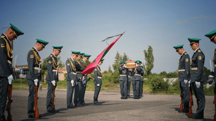 В Україну повернули останки Андрія Мельника та його дружини - 290x160