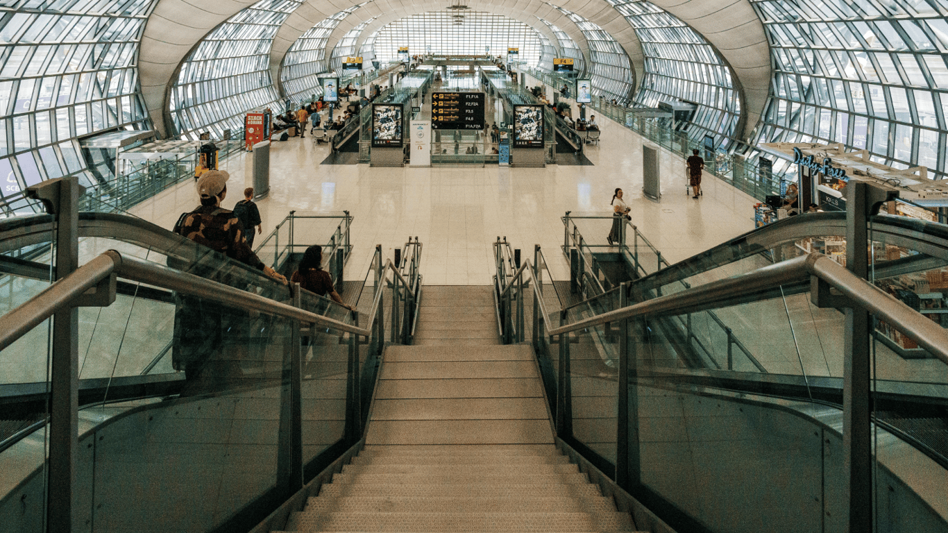 Аэропорт в Сингапуре признали лучшим в мире — что может поразить пассажиров (фото)