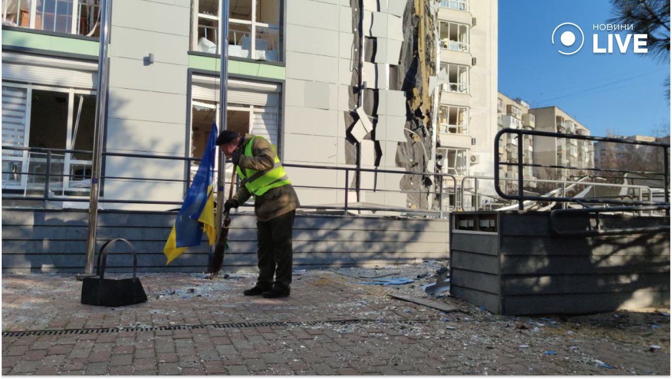 Состояние детской поликлиники в Одессе после обстрела - фото 2