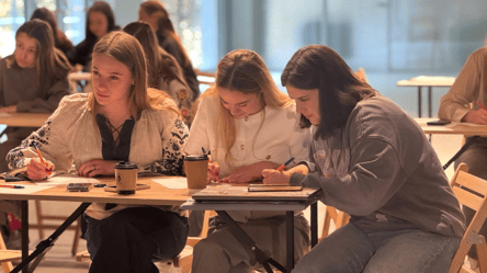 Как Украина писала радиодиктант ко Дню языка — атмосфера события - 285x160