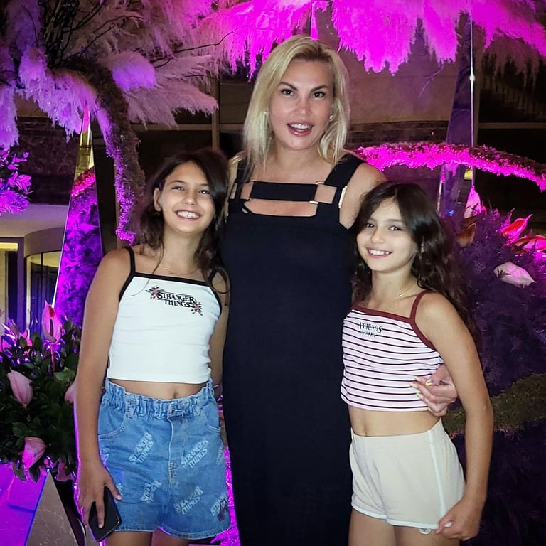 Камалия показала, как дочери наслаждаются каникулами - фото 1