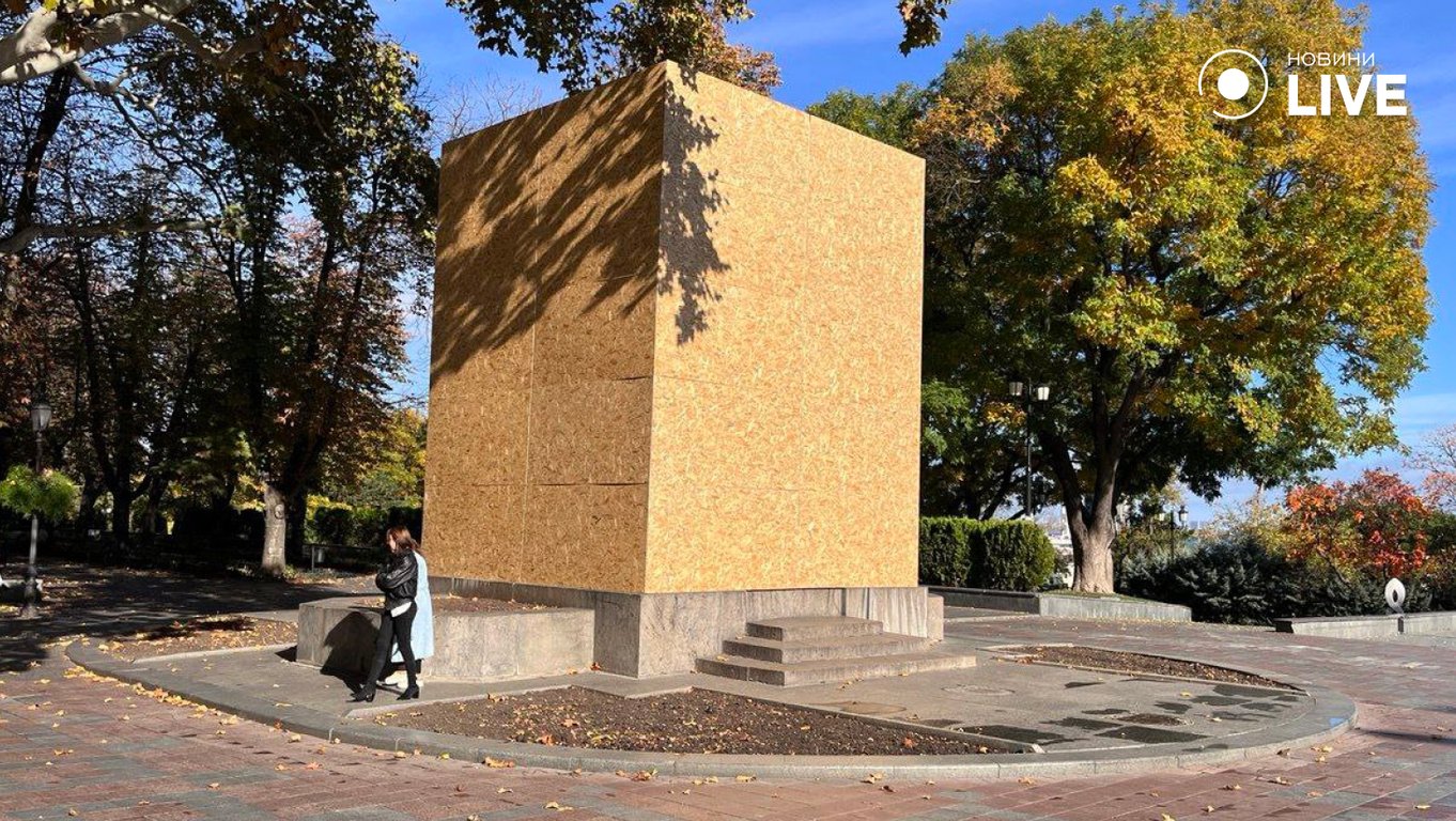В Одесі заколотили пам'ятник Пушкіну