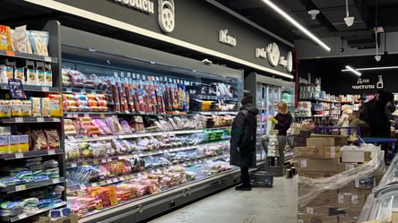 Супермаркеты переписали цены на продукты — что отдают со скидками до 50% - 285x160