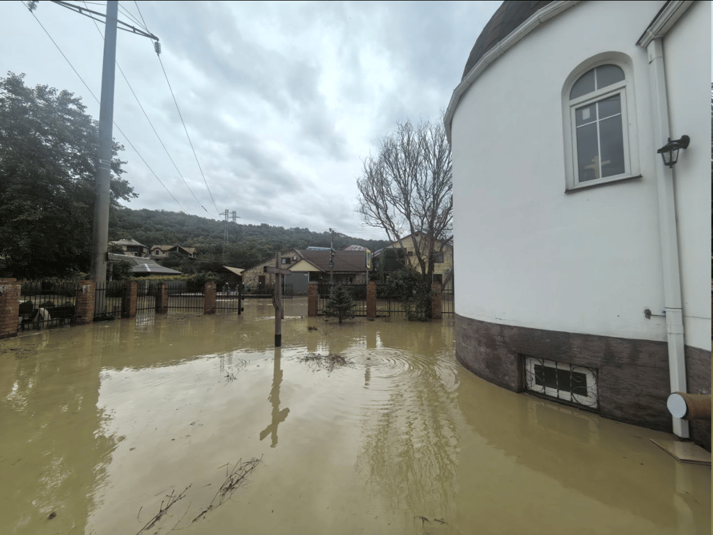 Катаклізми охопили Росію — буревій досягнув Краснодарського краю - фото 1