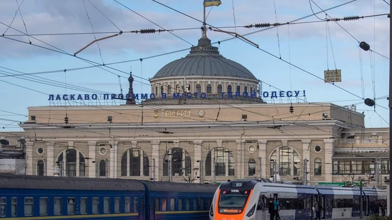 К Пасхе Укрзализныця запустит дополнительные поезда из Одессы