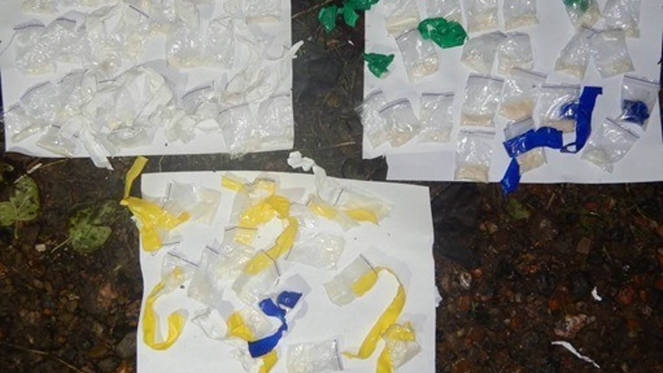 Робив "закладки" у місті — в Одесі затримали наркоділка