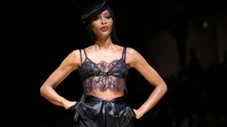 Наоми Кэмпбелл в кружевном белье произвела фурор на показе Dolce&Gabbana - 290x160