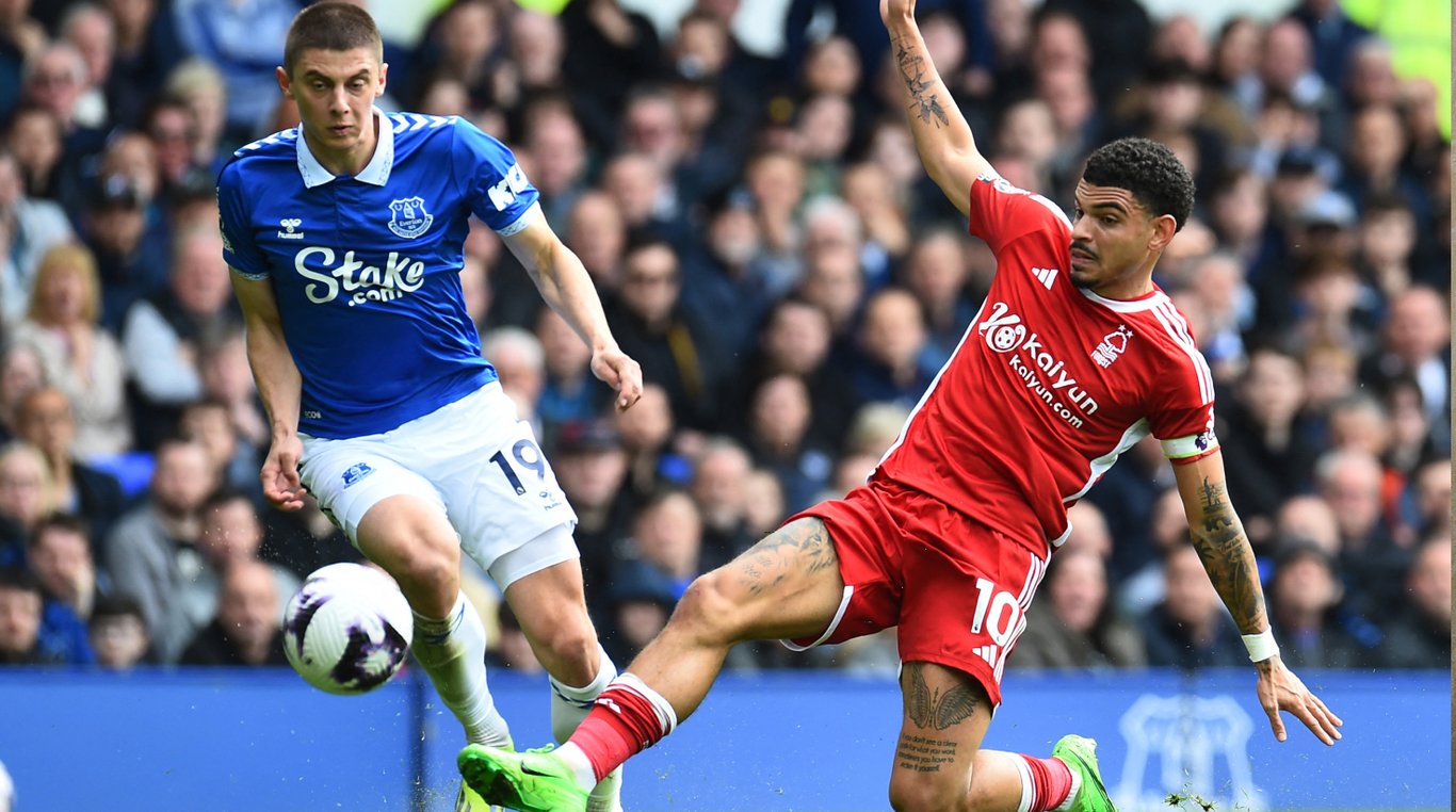 Віталій Миколенко отримав травму у матчі з Лв'єрпулем