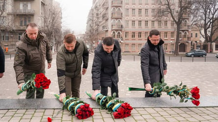 День Соборності в Одесі: біля пам'ятника Шевченку пройшло урочисте покладання квітів - 285x160