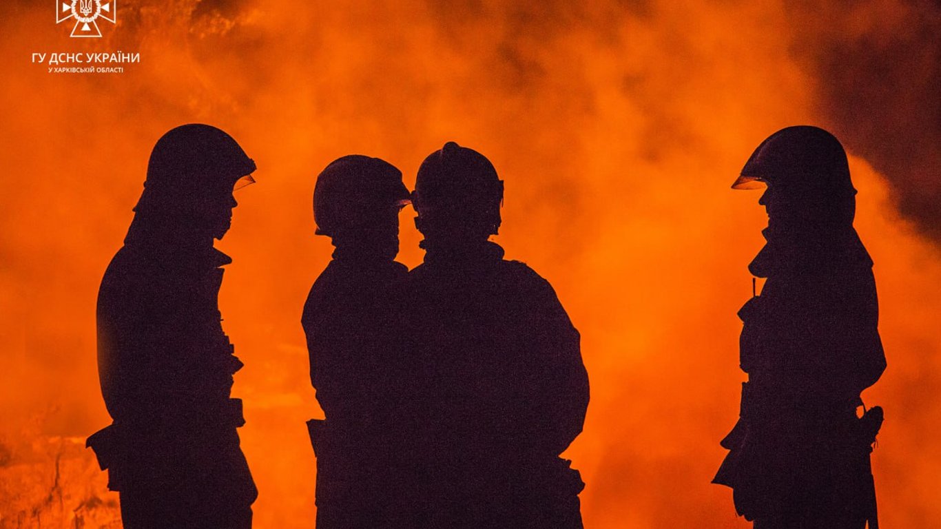 В Харькове потушили пожар на поврежденном газопроводе после удара молнии